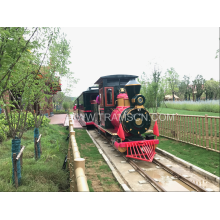 Tren de turismo antiguo fábrica